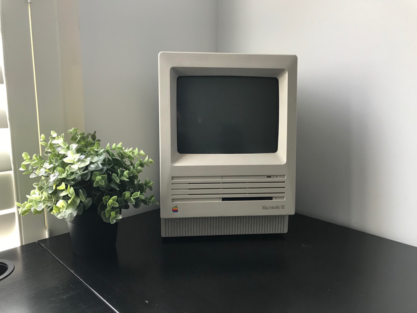 Macintosh SE from the renewed collection