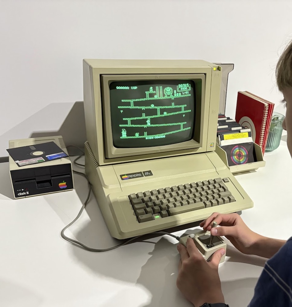 Visitor playing Donkey Kong on an Apple II